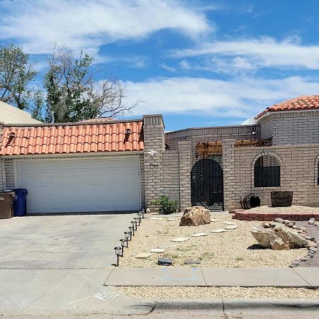 The Ritz Spa Sanctuary Hot Tub/Patio/Fam/Pet Las Cruces Exterior photo
