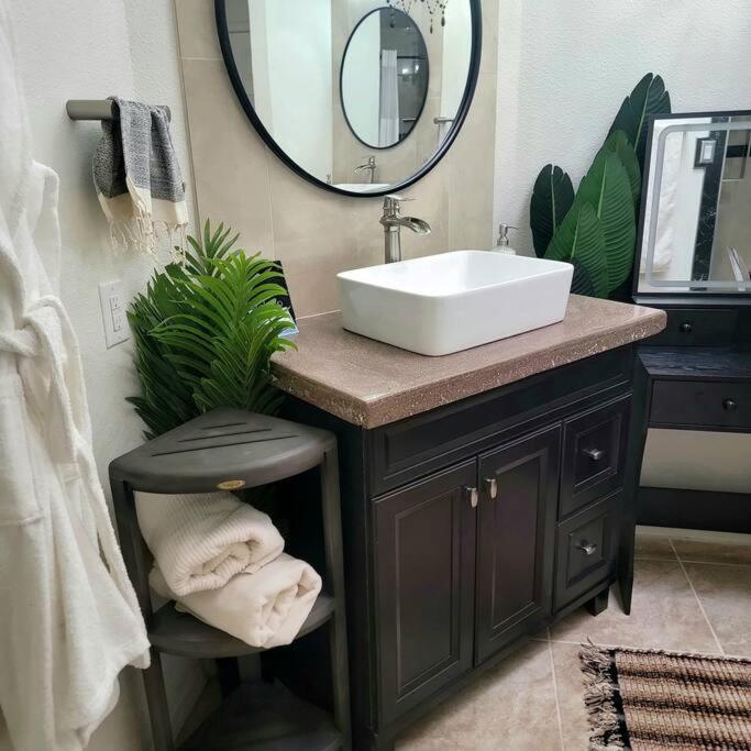 The Ritz Spa Sanctuary Hot Tub/Patio/Fam/Pet Las Cruces Exterior photo