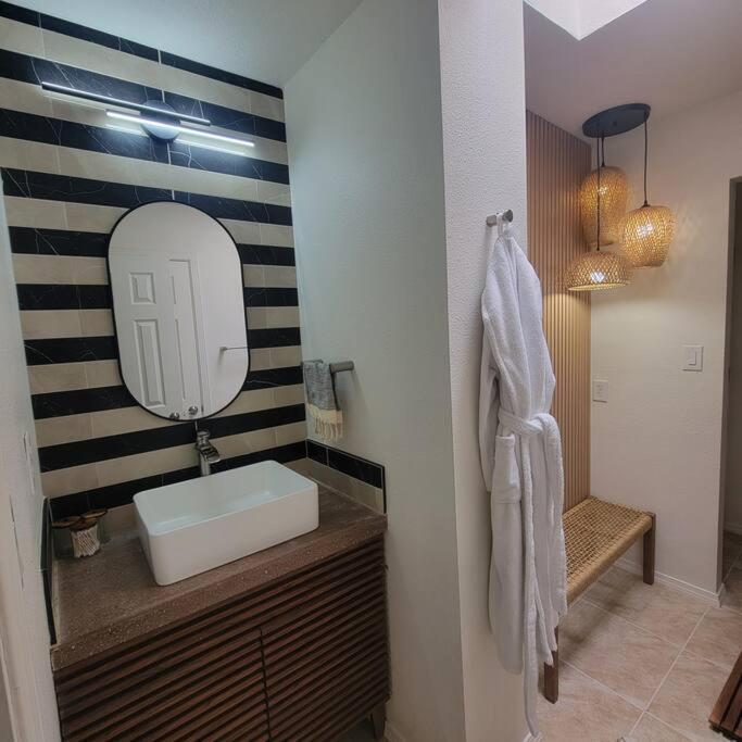 The Ritz Spa Sanctuary Hot Tub/Patio/Fam/Pet Las Cruces Exterior photo
